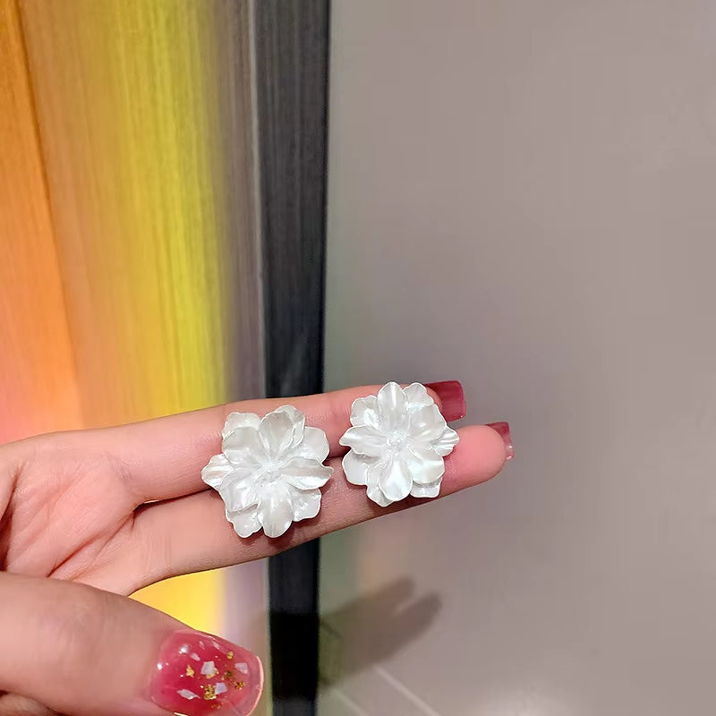 Acrylic White Camellia Flowers Stud Earrings for Women Fashion Temperament Fairycore Earring Party Wedding Jewelry Wholesale